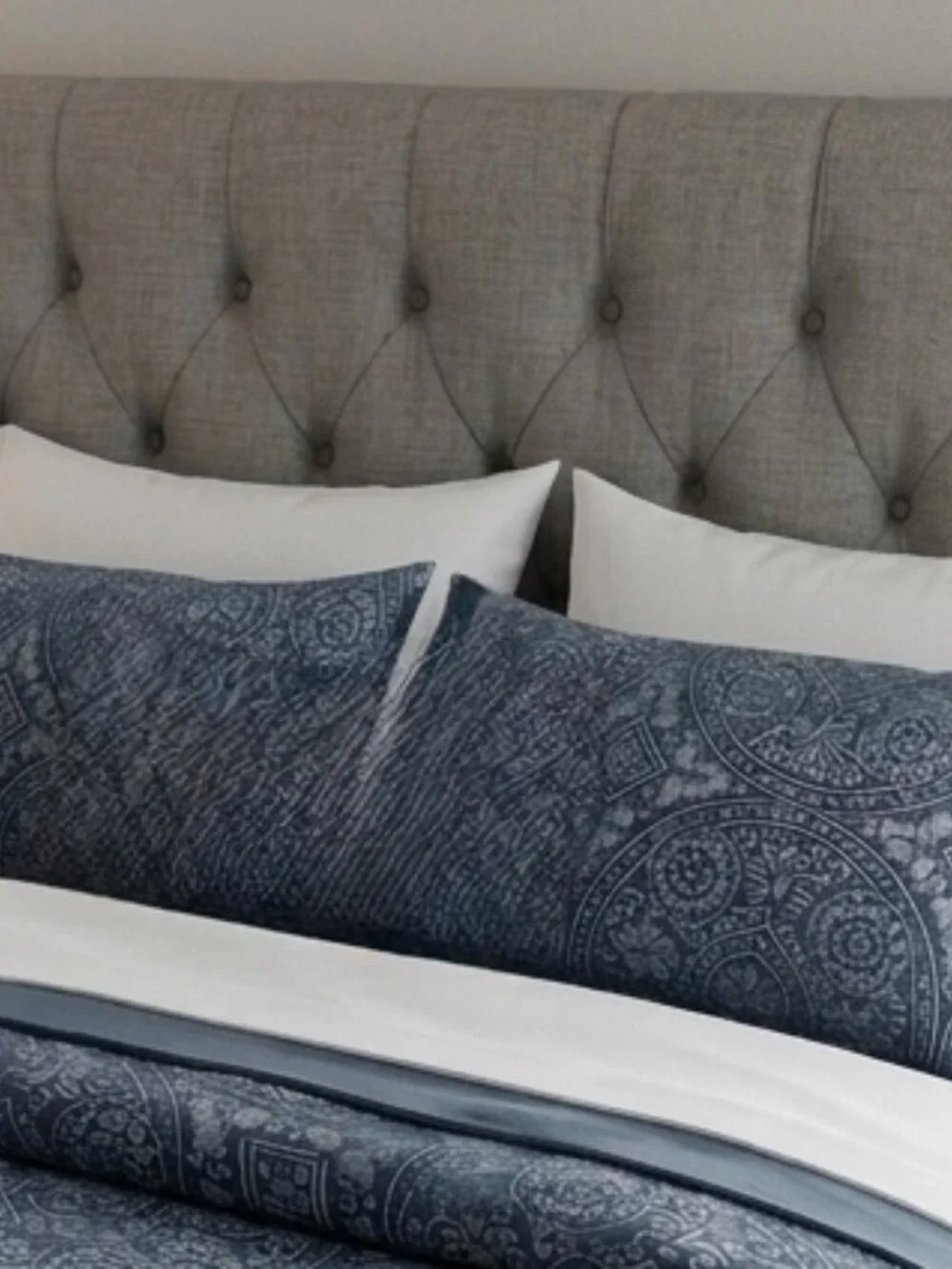 Pottery Barn King/Cal King Cairns Medallion Duvet Cover + 2 Shams